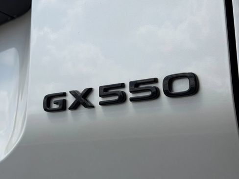 Used 2024 Lexus GX 550 w/ Accessory Package (31) AWD/4WD image 18