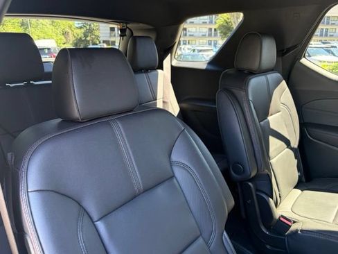 Used 2023 Chevrolet Traverse RS AWD/4WD image 32