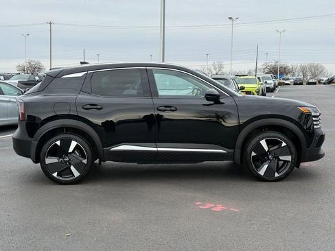 Used 2025 Nissan Kicks SR image 2