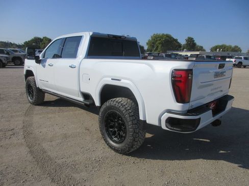 New 2026 GMC Sierra 2500 Denali Ultimate AWD/4WD image 11