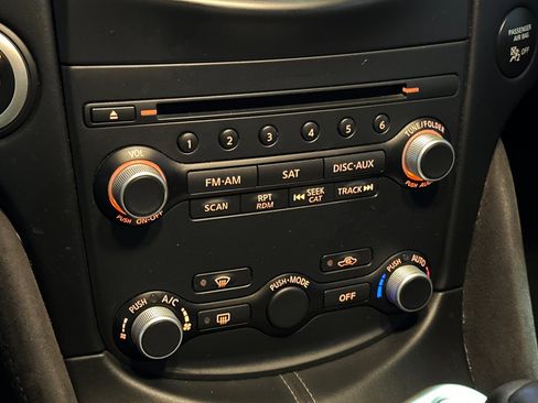 Used 2018 Nissan 370Z Touring image 18