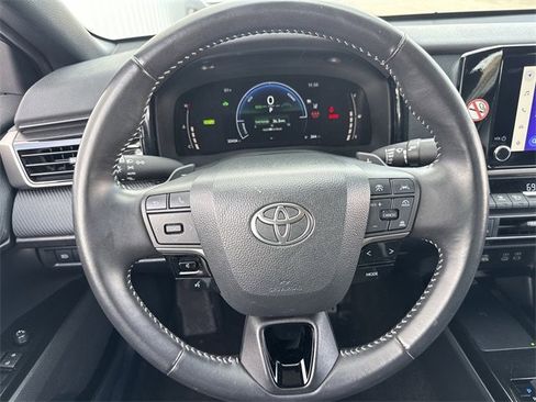 Used 2025 Toyota Camry SE image 13