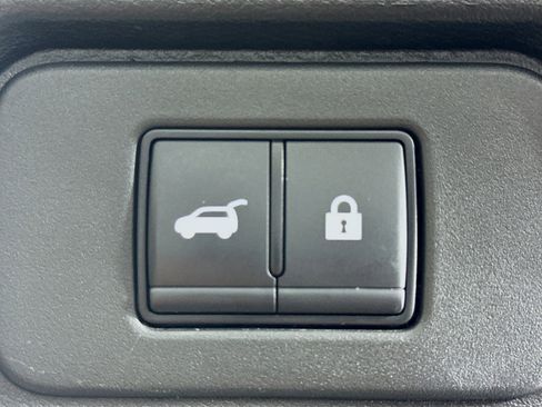 Used 2025 Nissan Rogue SV image 29