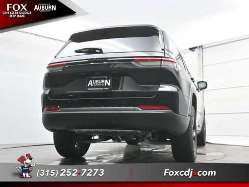 New 2026 Jeep Grand Cherokee Limited w/ Limited Altitude Package image 19