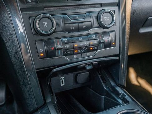 Used 2018 Ford Explorer XLT w/ Equipment Group 202A image 29