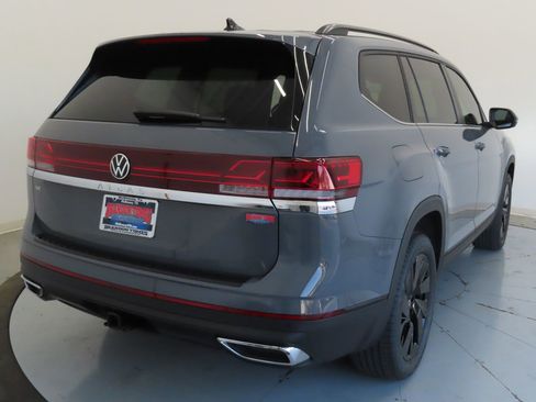 Used 2026 Volkswagen Atlas SE FWD image 3