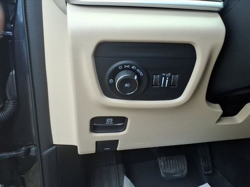 Used 2023 Jeep Grand Cherokee L Limited RWD image 20