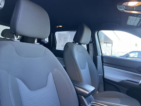 Used 2024 Jeep Compass Sport image 29