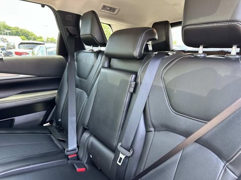 Certified 2025 INFINITI QX60 Luxe w/ Vision Package AWD/4WD image 34