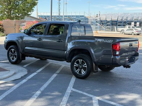 Used 2019 Toyota Tacoma TRD Sport AWD/4WD image 4
