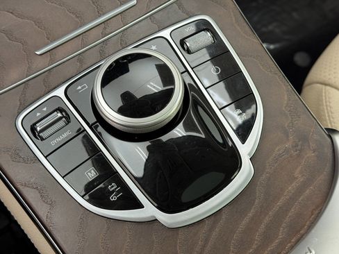 Used 2019 Mercedes-Benz GLC 350e 4MATIC w/ Premium Package image 30