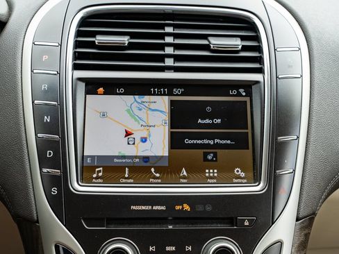 Used 2019 Lincoln Nautilus Reserve w/ Cargo Utility Package AWD/4WD image 16