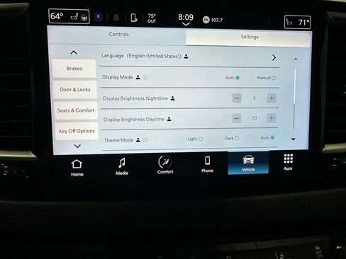 Used 2023 Chrysler Pacifica Touring-L image 31