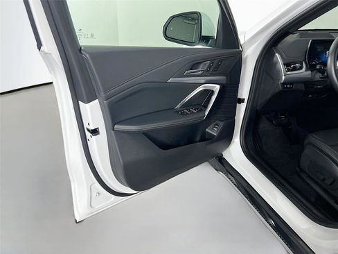 Used 2025 BMW X1 xDrive28i w/ Technology Package image 17