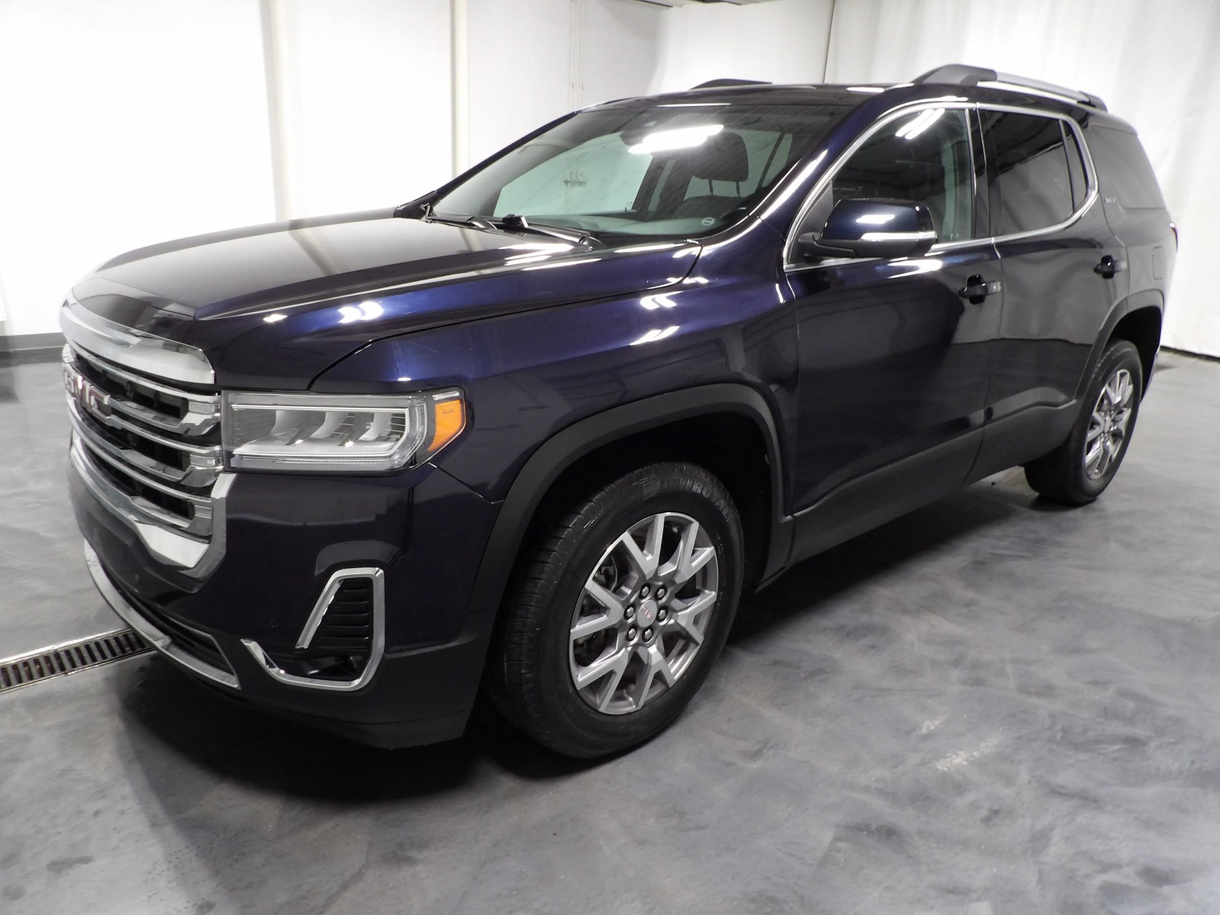 Used 2022 GMC Acadia SLT w/ Preferred Package AWD/4WD image 4