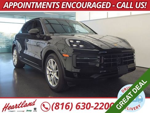 Used 2024 Porsche Cayenne w/ Premium Package AWD/4WD image 1