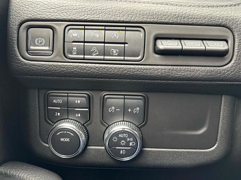 Used 2023 GMC Yukon Denali image 15