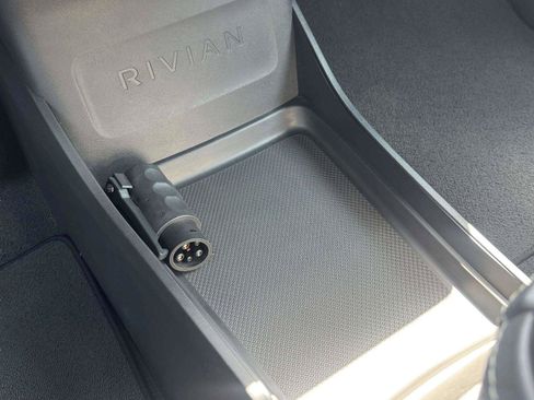 Used 2025 Rivian R1S Adventure AWD/4WD image 36