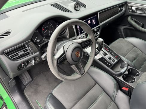 Certified 2023 Porsche Macan GTS image 4