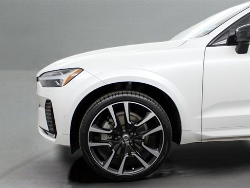 Certified 2023 Volvo XC60 B5 Ultimate w/ Climate Package image 35