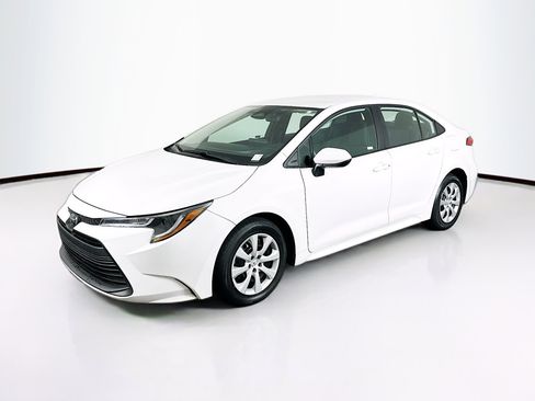 Used 2024 Toyota Corolla LE image 3