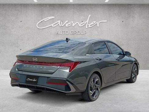 Used 2025 Hyundai Elantra Limited FWD image 16
