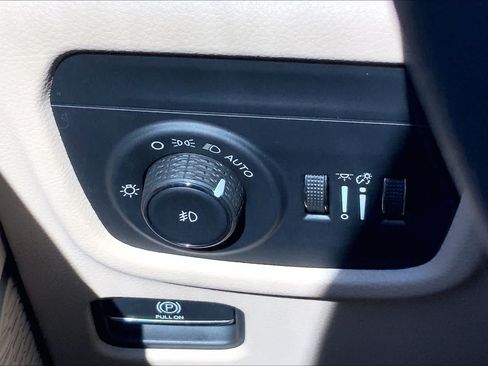 Used 2024 Jeep Grand Cherokee L Limited RWD image 34