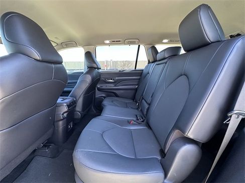 Certified 2024 Toyota Grand Highlander XLE image 26