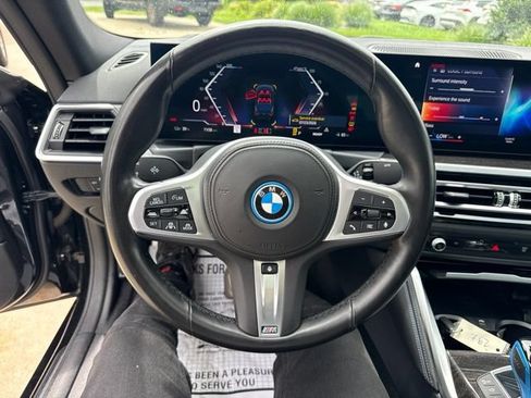 Used 2022 BMW i4 eDrive40 w/ M Sport Package RWD image 17