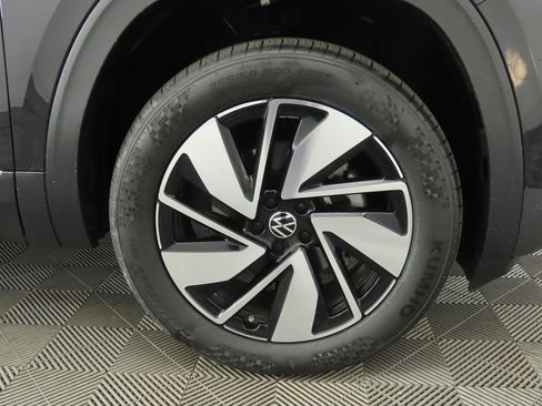 Certified 2024 Volkswagen Atlas SEL image 32