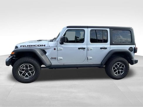 Used 2024 Jeep Wrangler Unlimited Rubicon AWD/4WD image 2