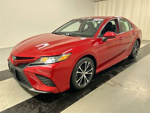 Used 2020 Toyota Camry SE image 5
