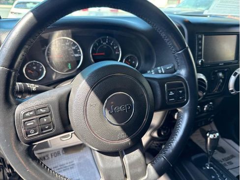 Used 2014 Jeep Wrangler Unlimited Rubicon w/ Connectivity Group AWD/4WD image 15