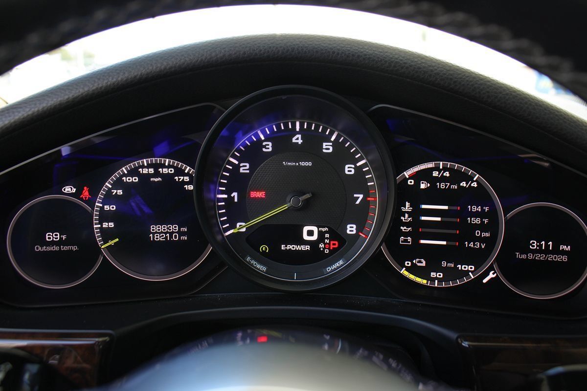 Used 2020 Porsche Panamera 4 E-Hybrid AWD/4WD image 27