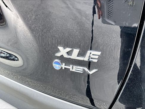 Used 2025 Toyota RAV4 XLE AWD/4WD image 10