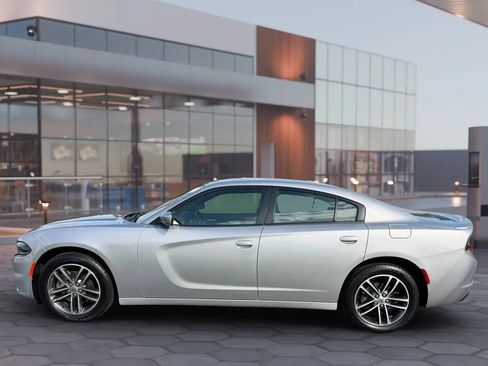 Used 2019 Dodge Charger SXT AWD/4WD image 5