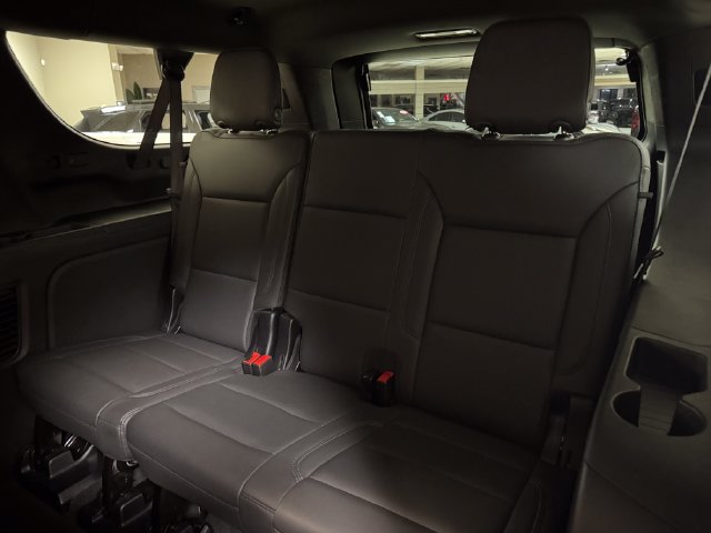 Used 2025 Chevrolet Suburban Z71 AWD/4WD image 23