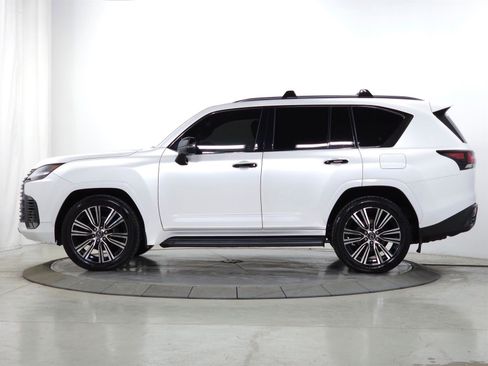 Used 2024 Lexus LX 600 4WD w/ Appearance Package image 4