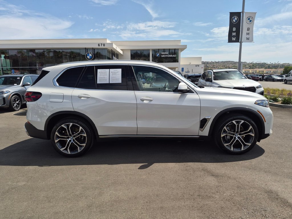 Used 2026 BMW X5 xDrive40i AWD/4WD image 3