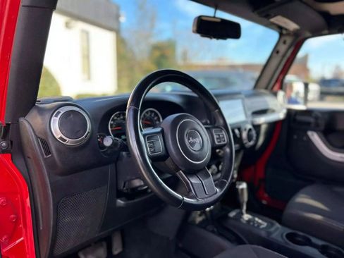 Used 2017 Jeep Wrangler Unlimited Sahara image 12