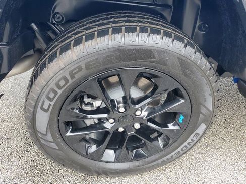 Used 2022 Jeep Wrangler Unlimited Sahara w/ Safety Group image 9