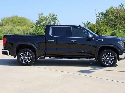 New 2026 GMC Sierra 1500 SLT image 4