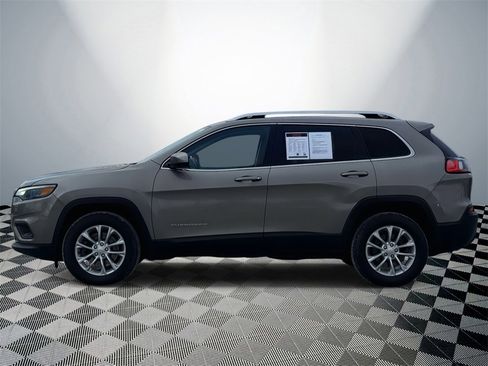 Used 2019 Jeep Cherokee Latitude w/ Cold Weather Group image 2