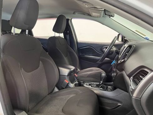 Used 2019 Jeep Cherokee Latitude w/ Popular Appearance Group FWD image 10