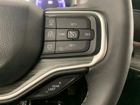 Used 2024 Jeep Wagoneer Series II w/ Flexible Seating Group image 19