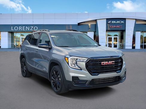 Used 2024 GMC Terrain SLE w/ Driver Convenience Package FWD image 3