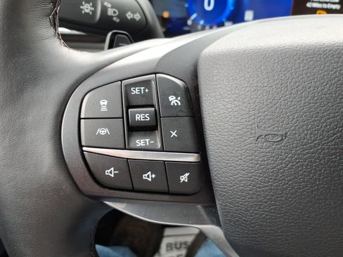 Used 2020 Ford Explorer Platinum w/ Premium Technology Package AWD/4WD image 20