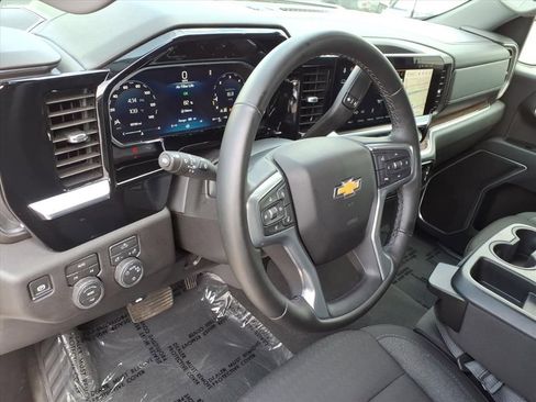 Used 2026 Chevrolet Silverado 1500 LT AWD/4WD image 19