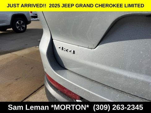 New 2025 Jeep Grand Cherokee L Laredo image 10