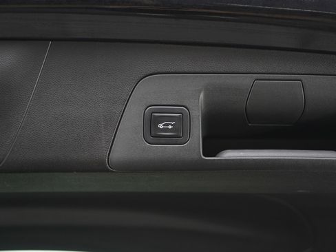 Used 2021 Buick Envision Avenir w/ Technology Package II image 18